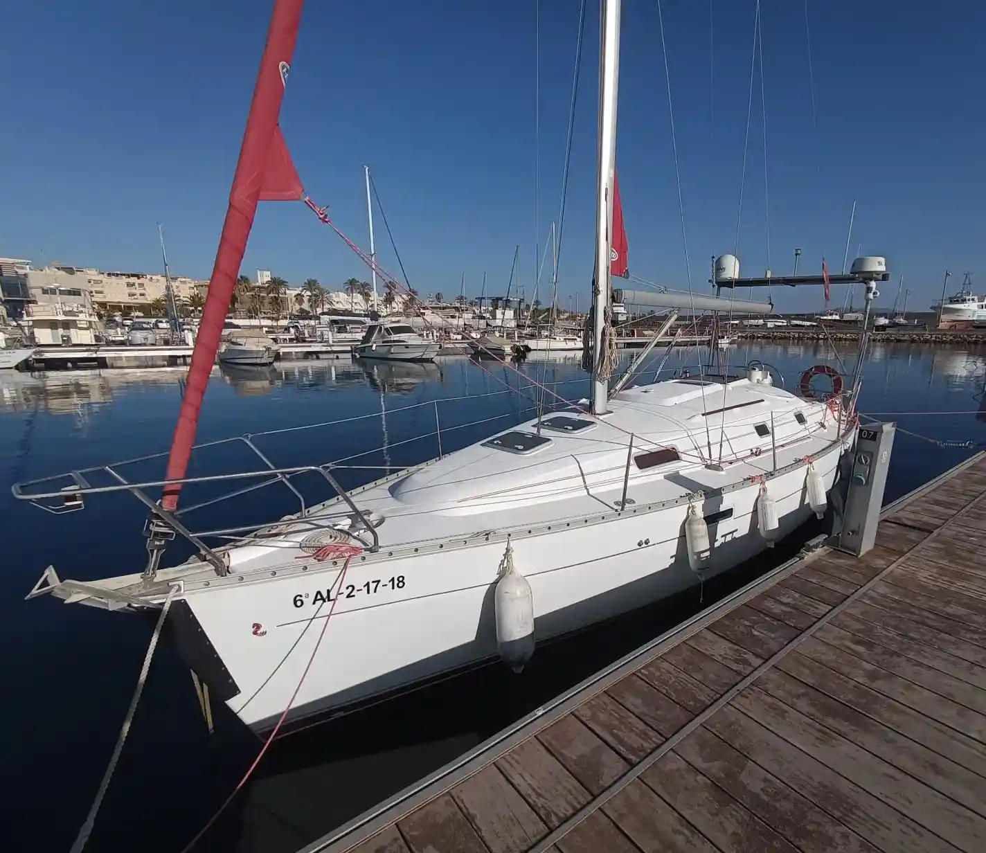 Velero Bénéteau Oceanis Clipper 330 'Willy II' navegando en Almería.
