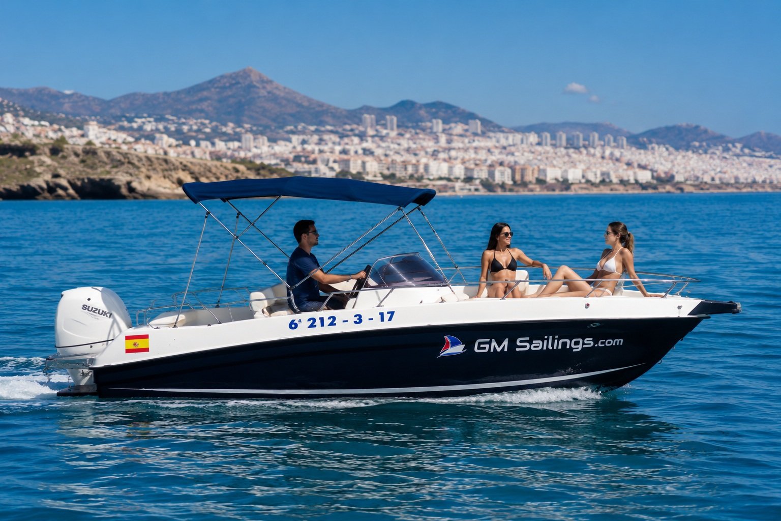 Velero Shiren 23 Open Plus navegando elegantemente en Almería